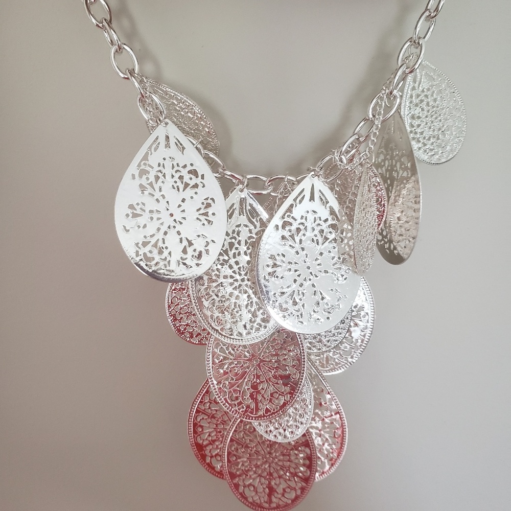 NWT silver tone necklace and earrings